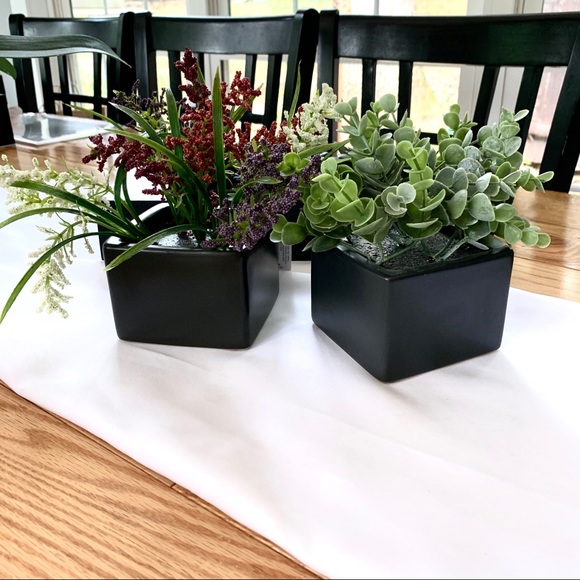 NWT set of 2 artificial plant arrangements in pots - Picture 2 of 5